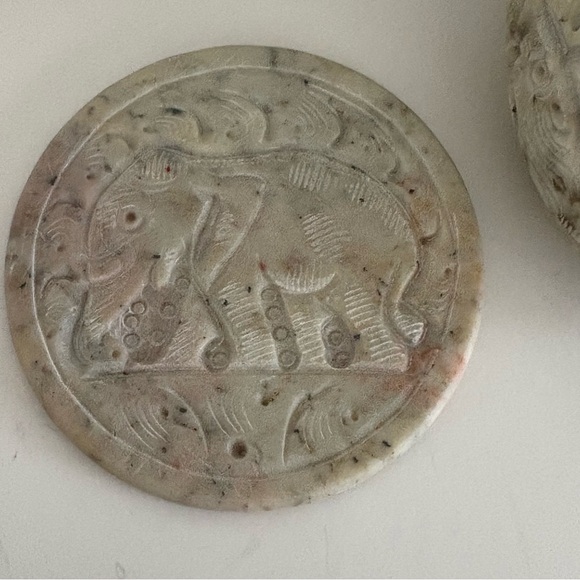 Carved Stone Elephants Coasters Set of 4 Storage Holder READ - Picture 10 of 16